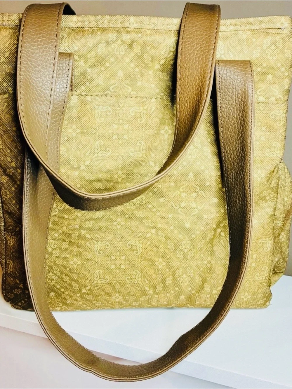 Patterned brown lined lunch purse with ice pack